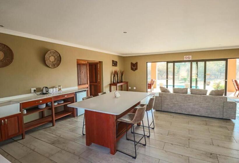 جناح, Golden Impalas Bush Resort