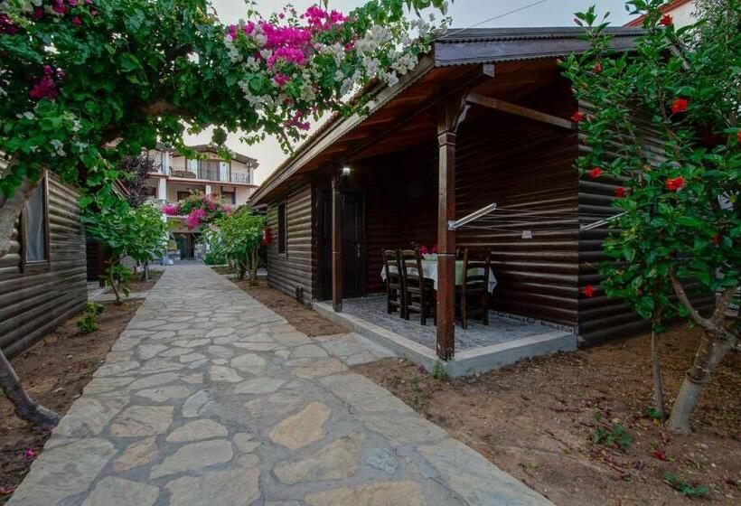 חדר סטנדרט לארבעה, Cuhadar Ahsap Evleri