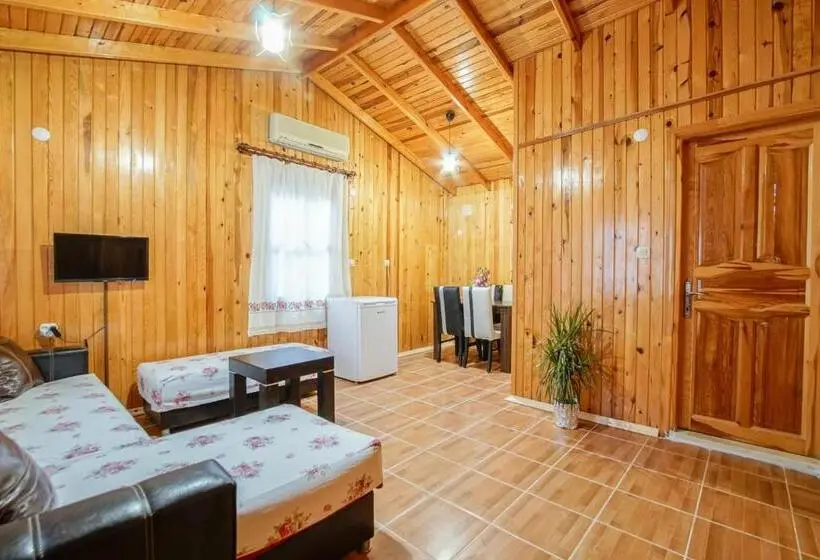 Camera Familiare Vista Giardino, Cuhadar Ahsap Evleri