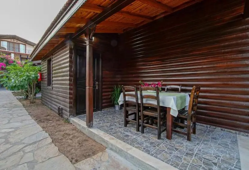 Camera Familiare Vista Giardino, Cuhadar Ahsap Evleri