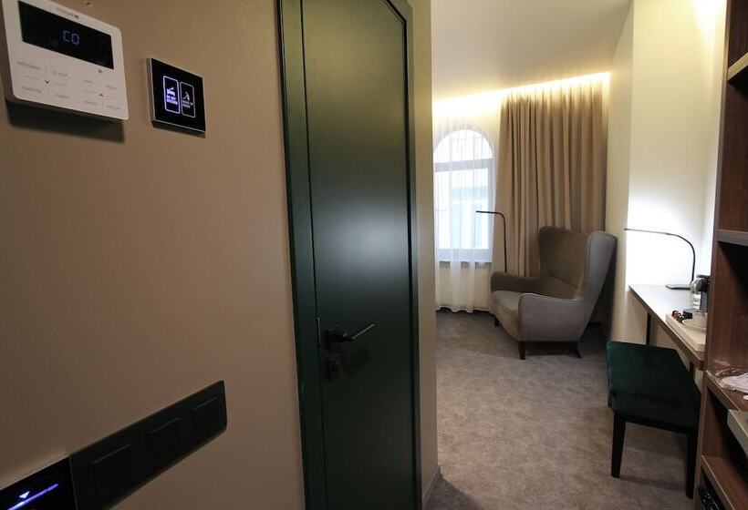 اتاق استاندارد یک نفره, Wellion Suharevskiy