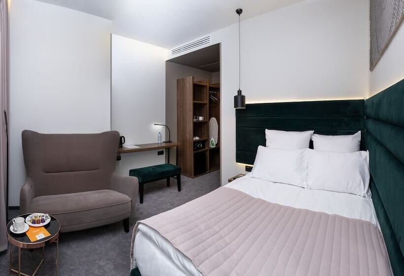 اتاق استاندارد یک نفره, Wellion Suharevskiy