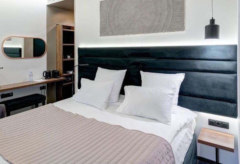 اتاق سوپریور, Wellion Suharevskiy