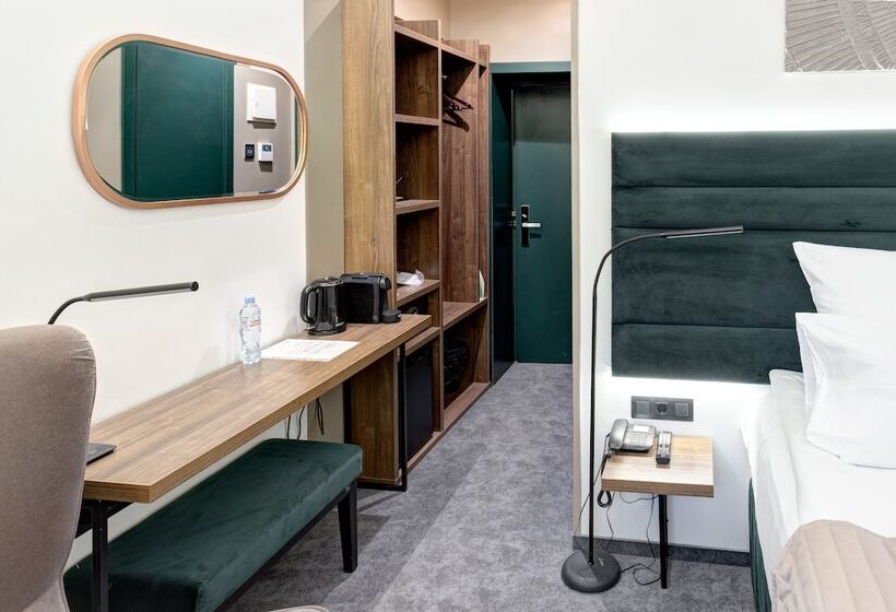 اتاق سوپریور, Wellion Suharevskiy