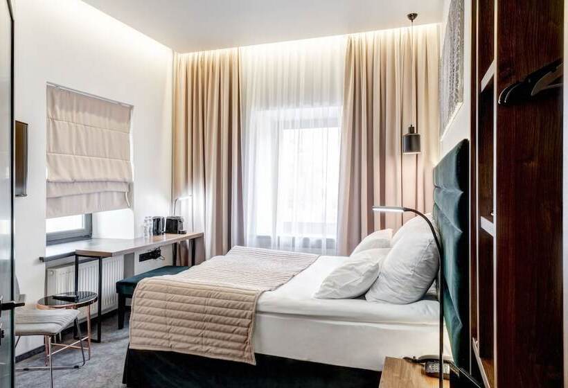 اتاق سوپریور, Wellion Suharevskiy