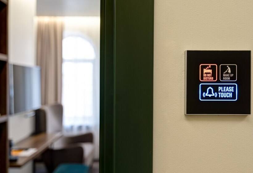 اتاق سوپریور, Wellion Suharevskiy