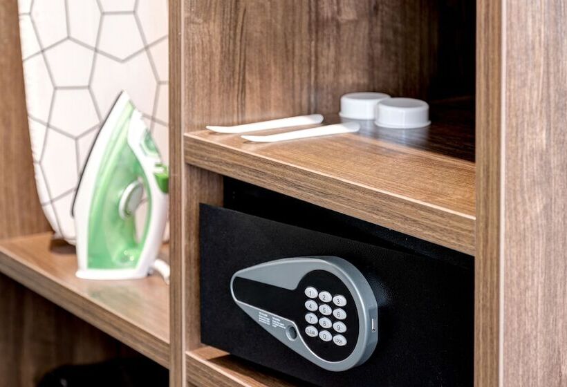 اتاق سوپریور, Wellion Suharevskiy