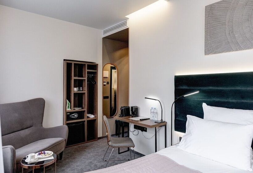 اتاق سوپریور, Wellion Suharevskiy