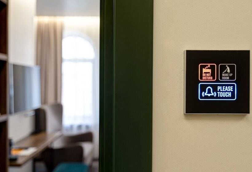 اتاق سوپریور, Wellion Suharevskiy