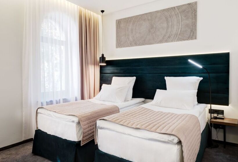 اتاق سوپریور, Wellion Suharevskiy