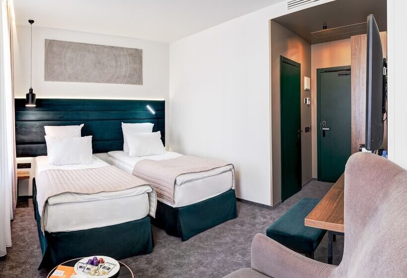 اتاق سوپریور, Wellion Suharevskiy