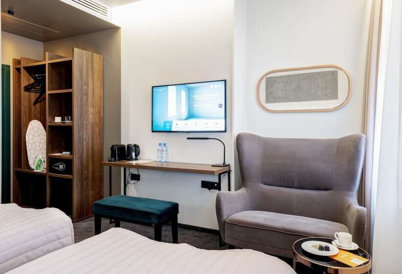 اتاق سوپریور, Wellion Suharevskiy