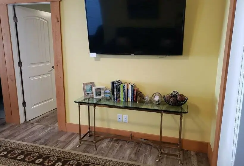 سوئیت پریمیوم, Shelter Bay Resort