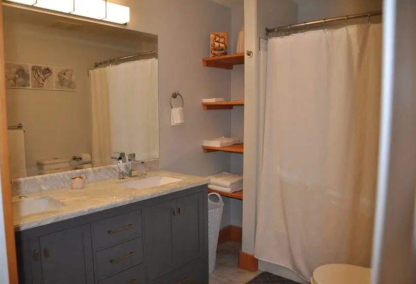 سوئیت پریمیوم, Shelter Bay Resort
