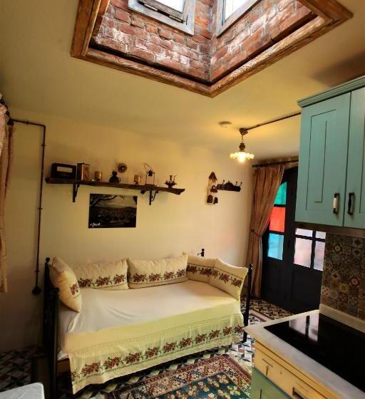 اتاق لوکس سه تخته, Cavlıhane 1885