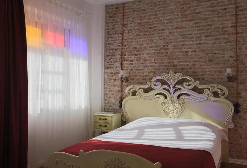 اتاق استاندارد چهارنفره با بالکن, Cavlıhane 1885