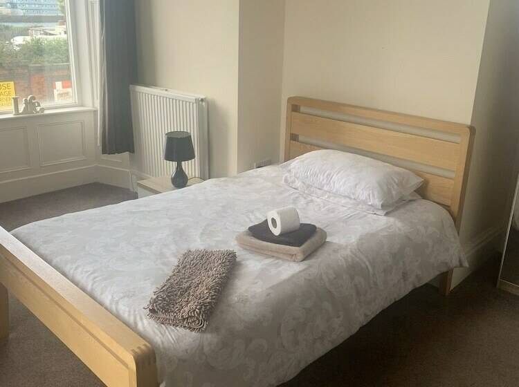 غرفة قياسية فردية, The Harbour Inn