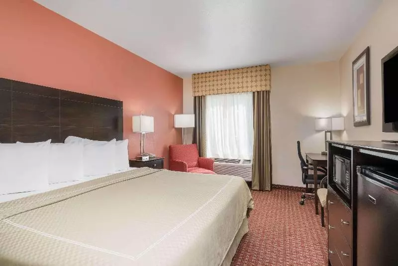 キングサイズベッドのスタンダードルーム, Americinn By Wyndham Johnston Des Moines
