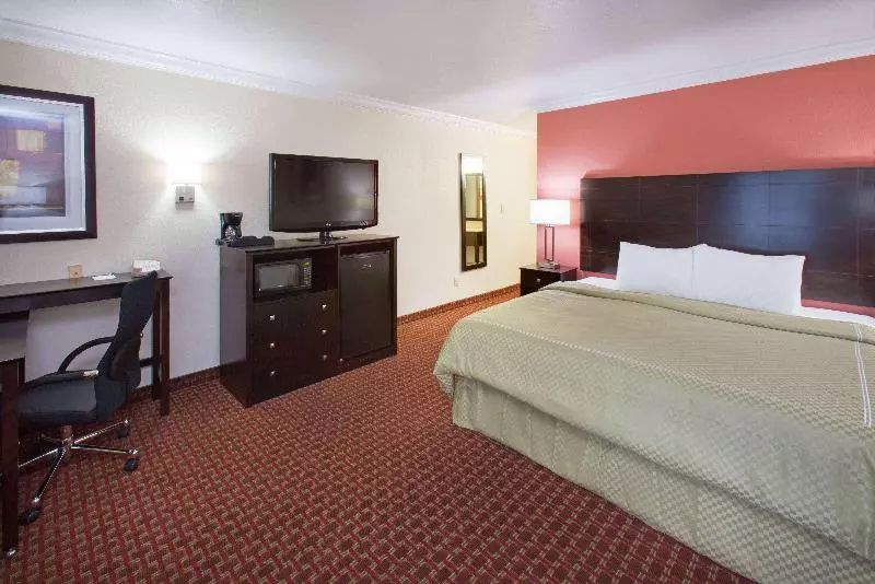 キングサイズベッドのスタンダードルーム, Americinn By Wyndham Johnston Des Moines
