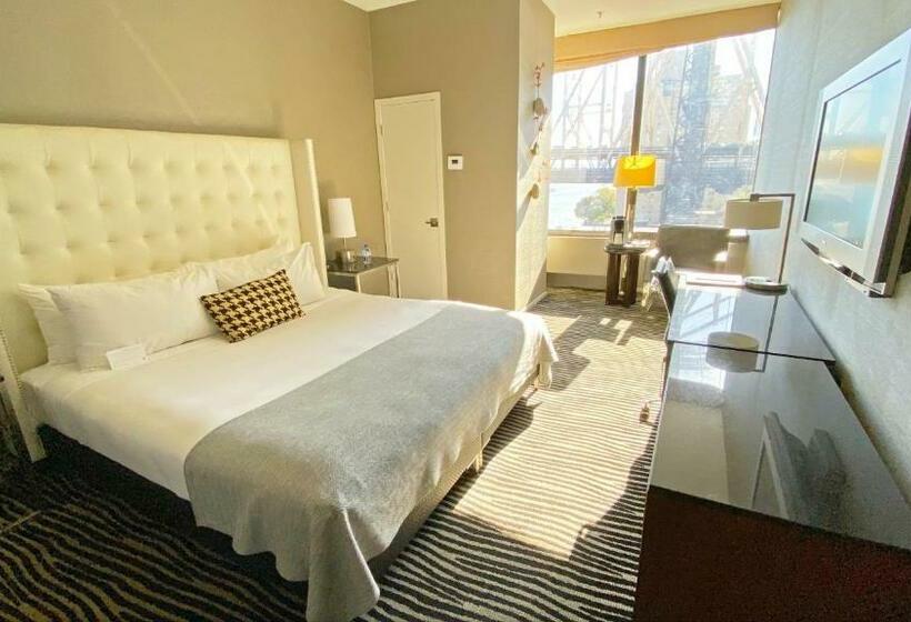 带大床的高级房间, Bentley