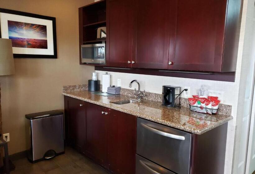 מיטת קינג בסוויטה, Best Western Plus Canyonlands Inn