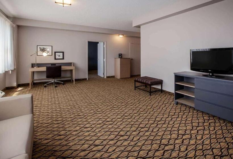 סוויטה דלוקס, Days Inn & Suites By Wyndham Rochester Hills Mi