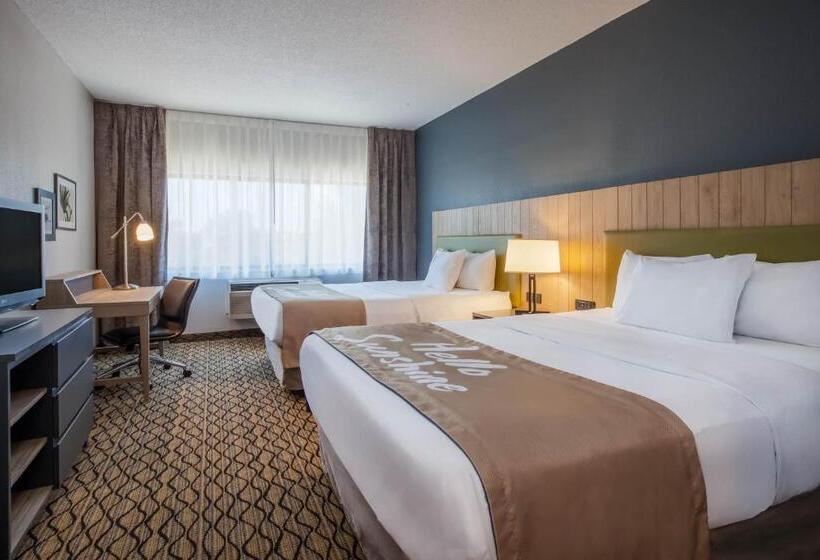 Номер Стандарт, Days Inn & Suites By Wyndham Rochester Hills Mi