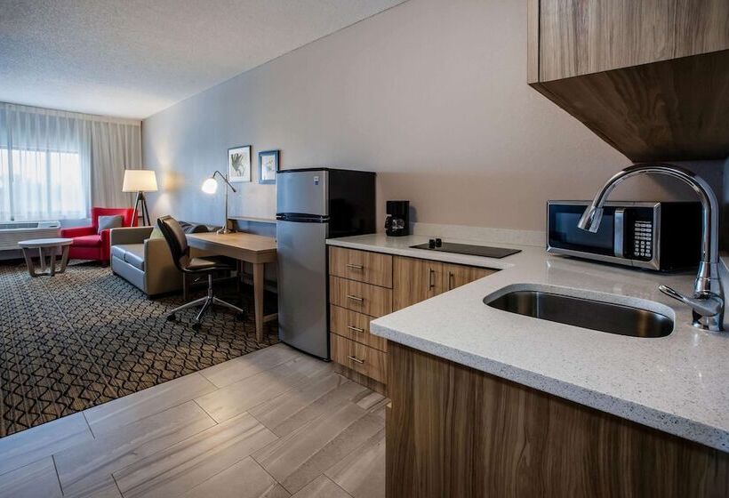 Люкс Повышенной Комфортности, Days Inn & Suites By Wyndham Rochester Hills Mi
