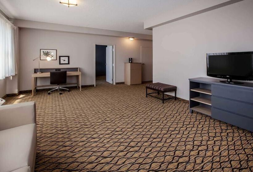 סוויטה דלוקס, Days Inn & Suites By Wyndham Rochester Hills Mi