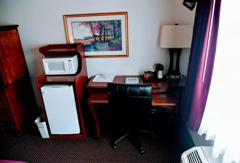 ２ダブルベッドのスタンダードルーム, Douglas Inn And Conference Center