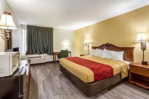 キングサイズベッドのスタンダードルーム, Econo Lodge Inn & Suites