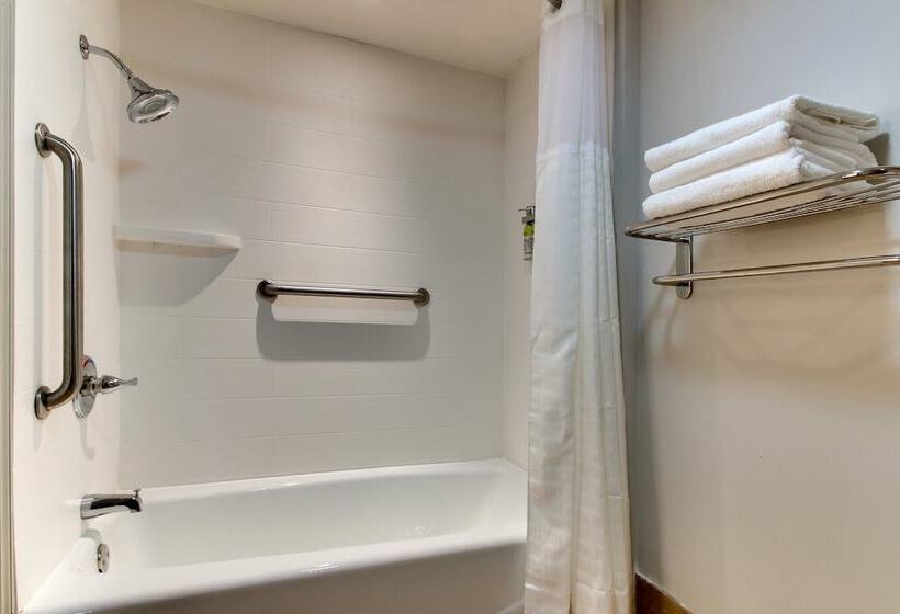 Номер Стандарт Адаптированный для Инвалидов, Holiday Inn Express Pittston  Scranton Airport, An Ihg