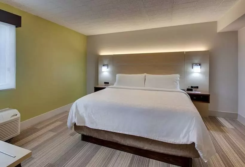 身障者適用スイートルーム, Holiday Inn Express Pittston  Scranton Airport, An Ihg