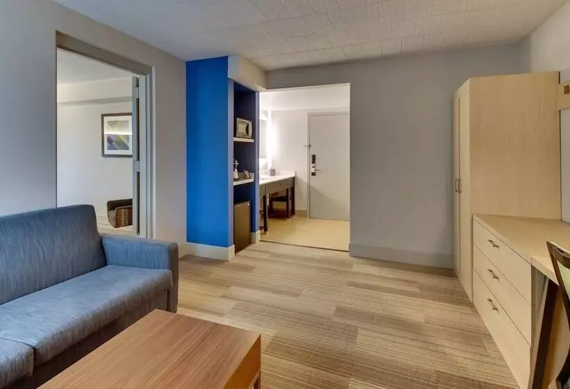 身障者適用スイートルーム, Holiday Inn Express Pittston  Scranton Airport, An Ihg
