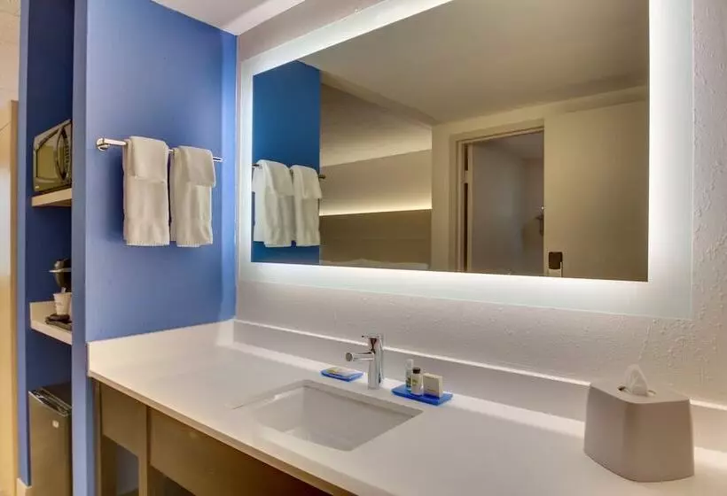 身障者適用スイートルーム, Holiday Inn Express Pittston  Scranton Airport, An Ihg