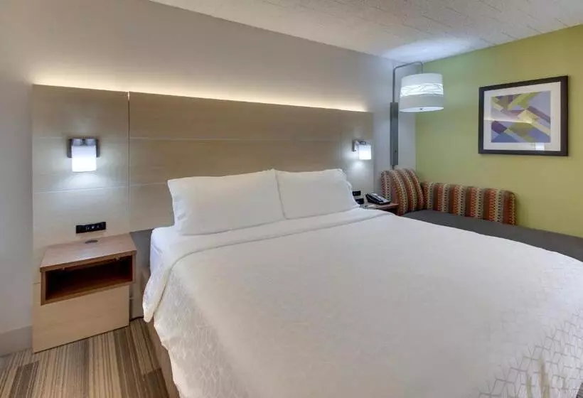 身障者適用キングサイズベッドルーム, Holiday Inn Express Pittston  Scranton Airport, An Ihg