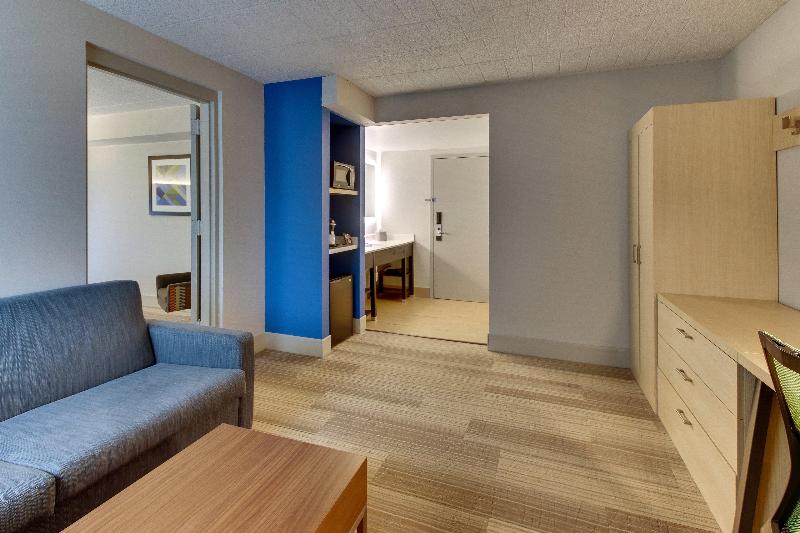 Люкс Кровать Кинг, Holiday Inn Express Pittston  Scranton Airport, An Ihg