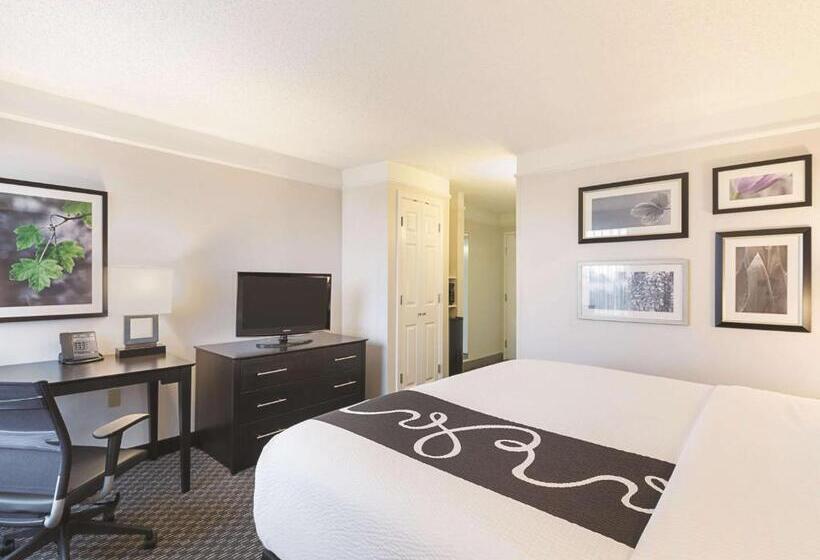 适合残疾人士使用的带超级大床的标准间, La Quinta By Wyndham Austin Round Rock