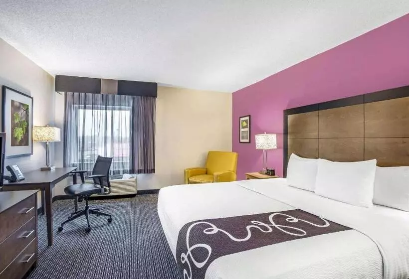 اتاق لوکس با تخت بزرگ, La Quinta By Wyndham Hartford Bradley Airport
