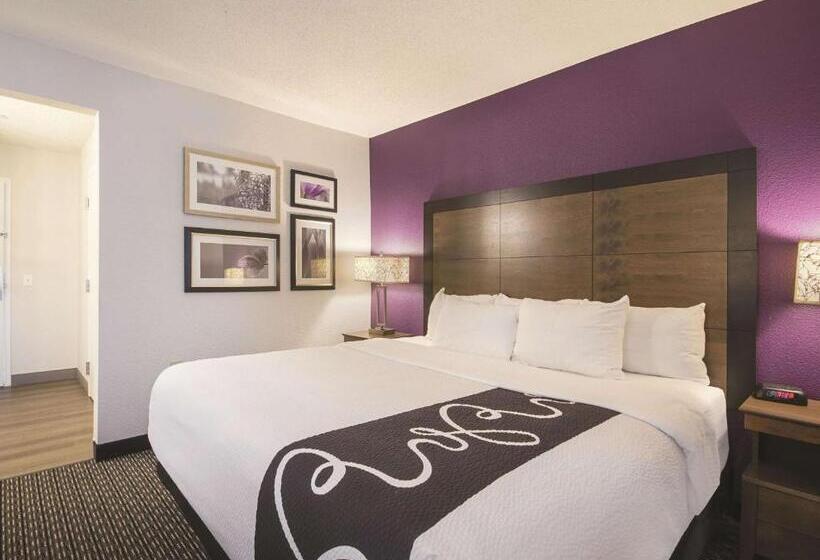 اتاق لوکس با تخت بزرگ, La Quinta By Wyndham Hartford Bradley Airport