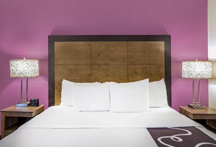 Люкс Deluxe Кровать Кинг, La Quinta By Wyndham Hartford Bradley Airport