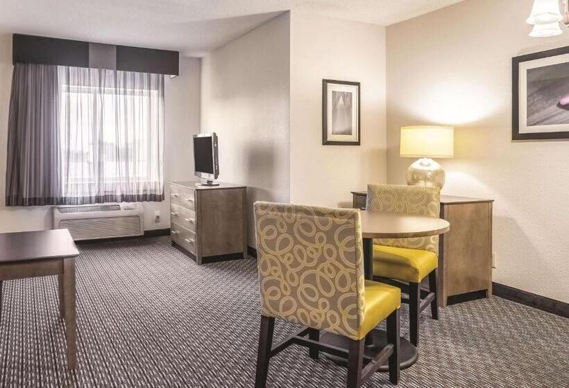 Deluxe Suite King Bed, La Quinta By Wyndham Hartford Bradley Airport