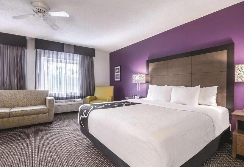 Deluxe Suite King Bed, La Quinta By Wyndham Hartford Bradley Airport