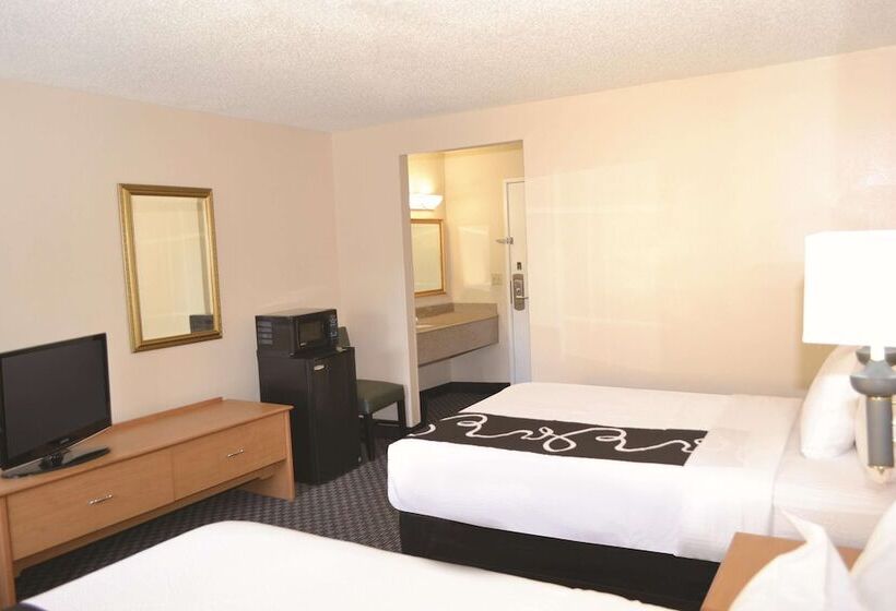 חדר סטנדרט שתי מיטות זוגיות, La Quinta By Wyndham Tampa Fairgrounds - Casino