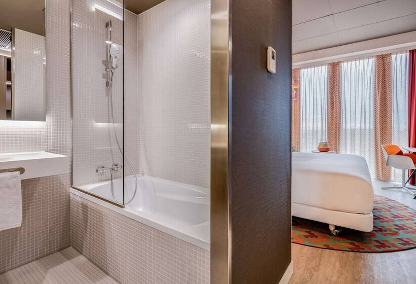 Standard Room with Views, Nhow Amsterdam Rai
