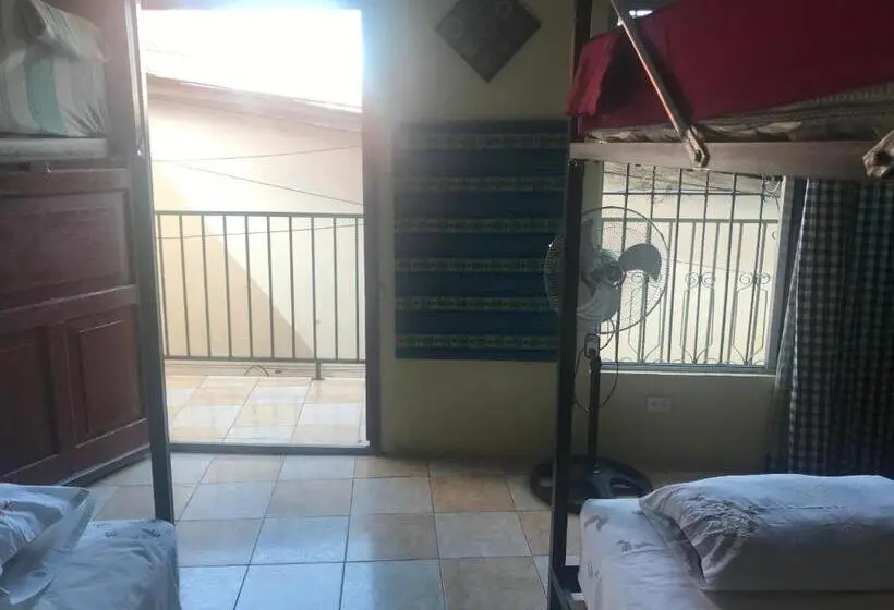 تختخواب در اتاق مشترک, La Terraza Hostel