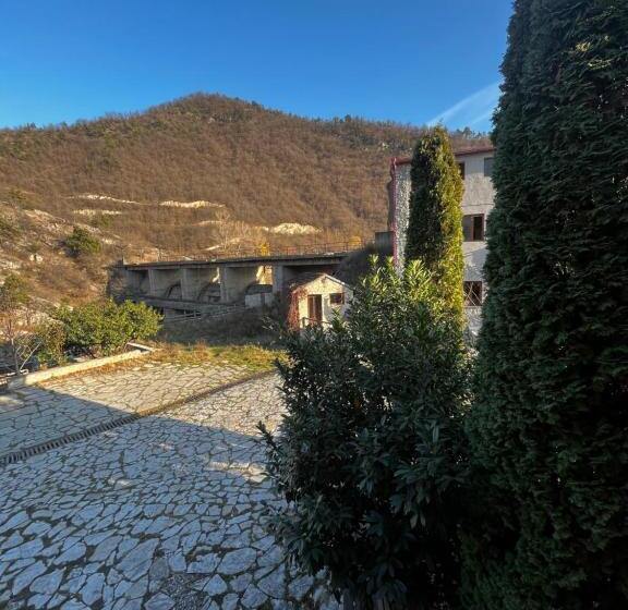 غرفة قياسية ثلاثية, Ojakh Resort