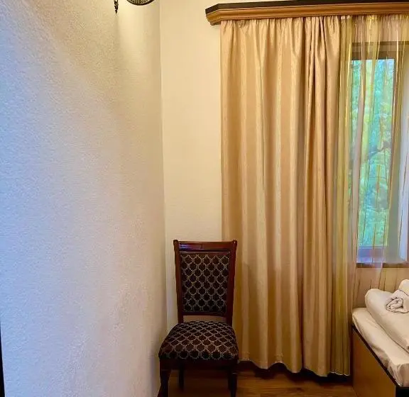 Perhehuone Puutarhanäkymä, Ojakh Resort