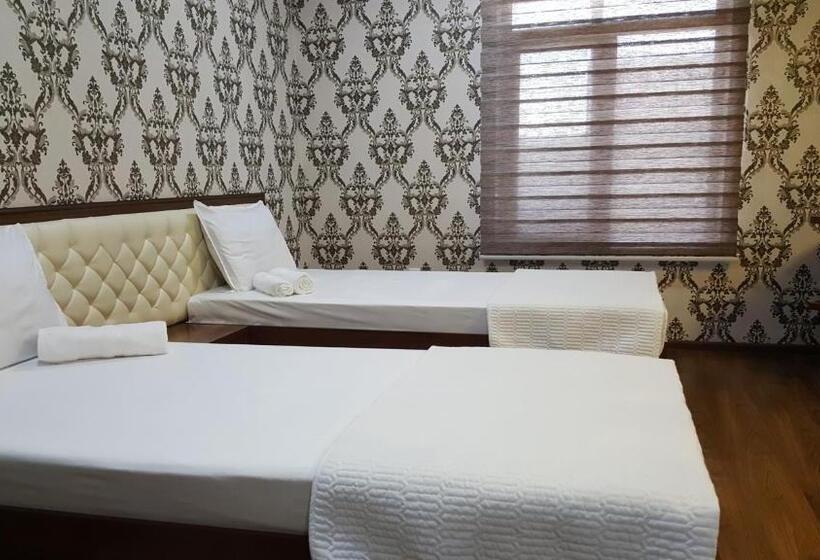 חדר סטנדרט לארבעה, Rohat