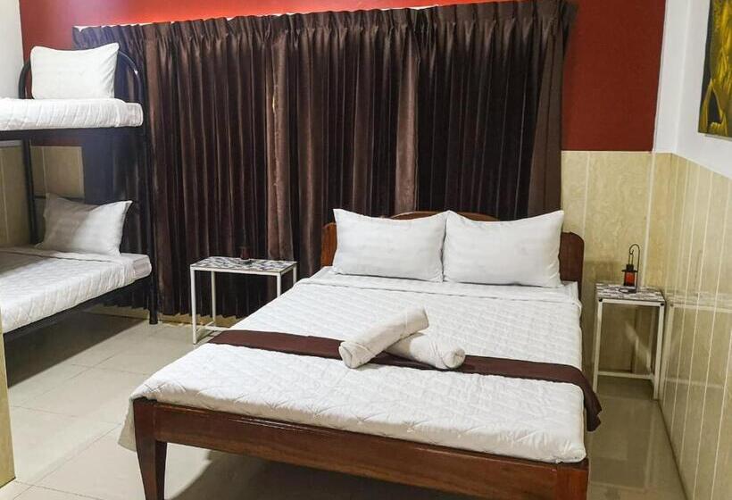 חדר משפחתי, Route 76 Guest House